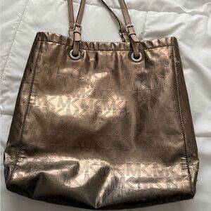 Michael Kors’s metallic tote bag